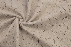 Tissu coton brodé - feuilles ajourées - beige