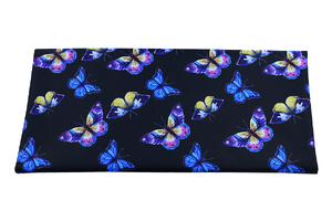 Butterfly auf dunklem Marineblau - Kleidungsortalion   