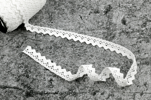 Baumwollspitze - weiß - 17 mm (105 Zähne)